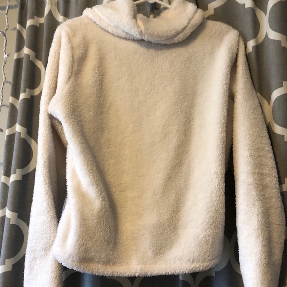 Fuzzy white sweater - Picture 2 of 3